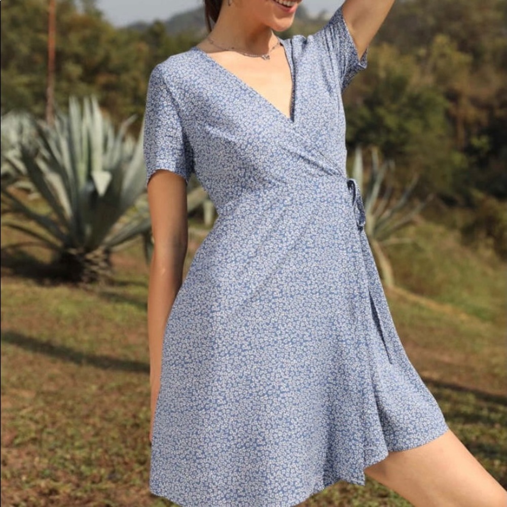 111 New Blue floral‎ wrap dress